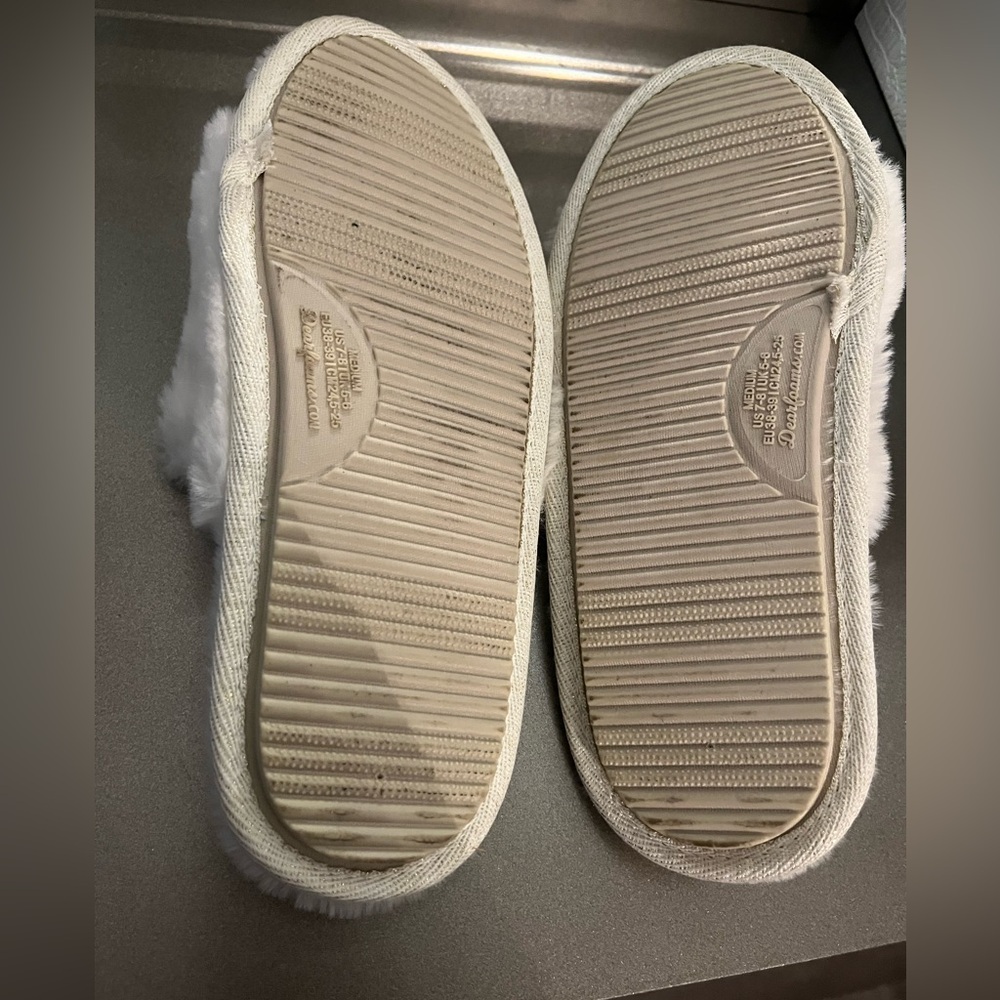 Slippers - Picture 3 of 4